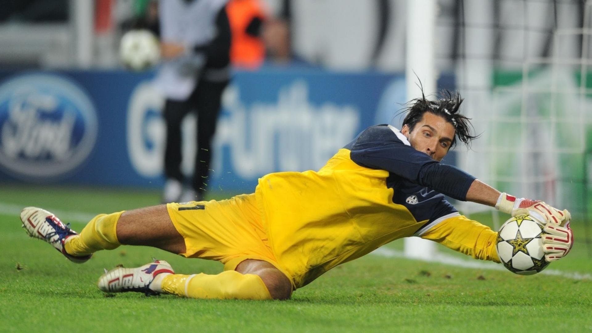 当灰熊的利爪撕裂不可能的星空,一场欧冠血火洗礼下的意志圣战—论灰熊如何粉碎步行者的黄金王朝